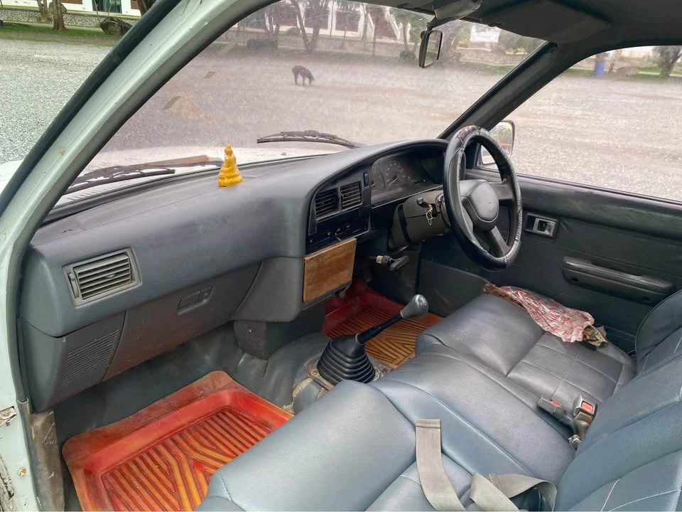 1986 Toyota Hilux Mighty-X V 2