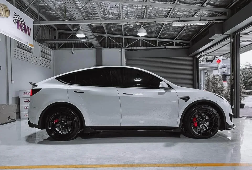 2023 Tesla Model Y 2