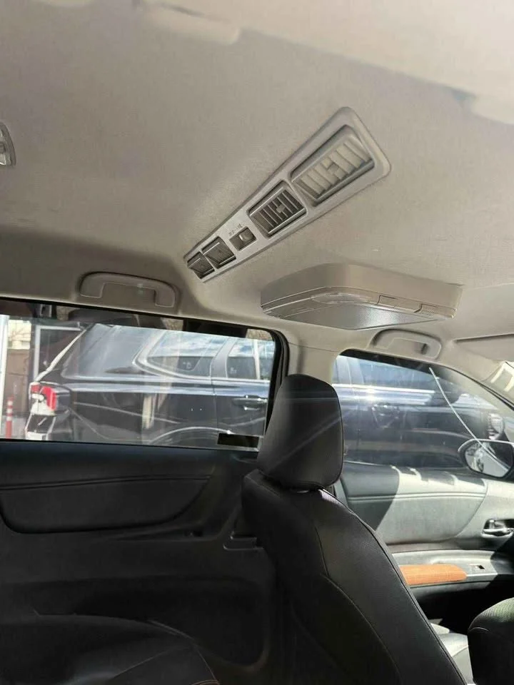 2018 Toyota Sienta II 2