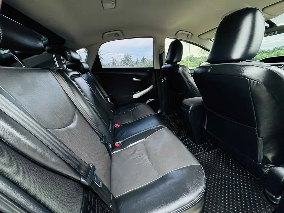 2014 Toyota Prius III 2