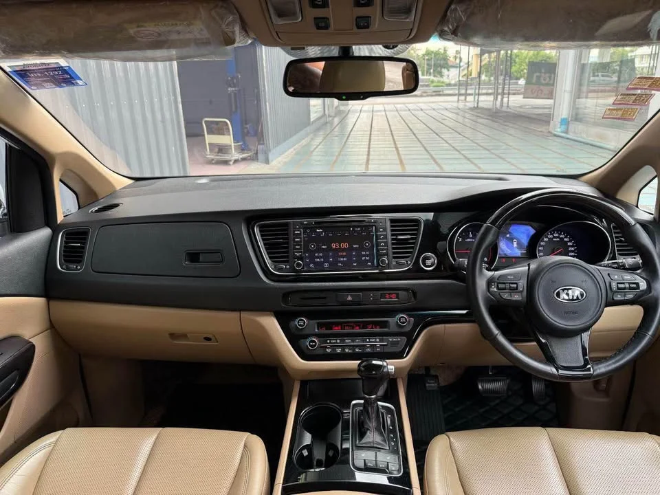 2015 Kia Carnival III 2