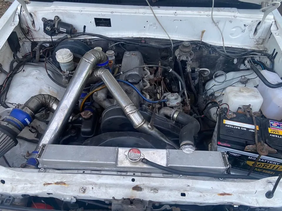 1996 Mitsubishi Triton II 2