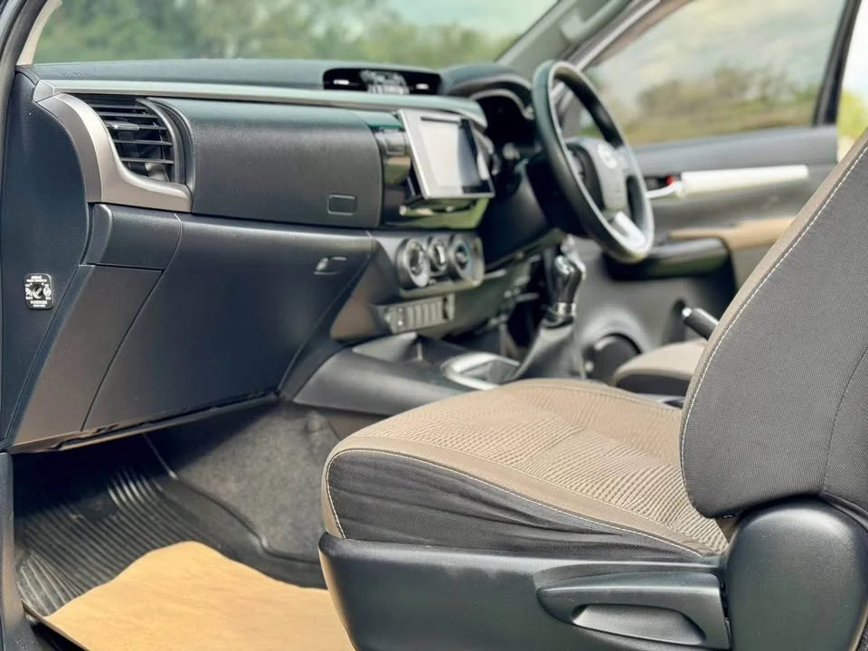 2017 Toyota Hilux VIII 2