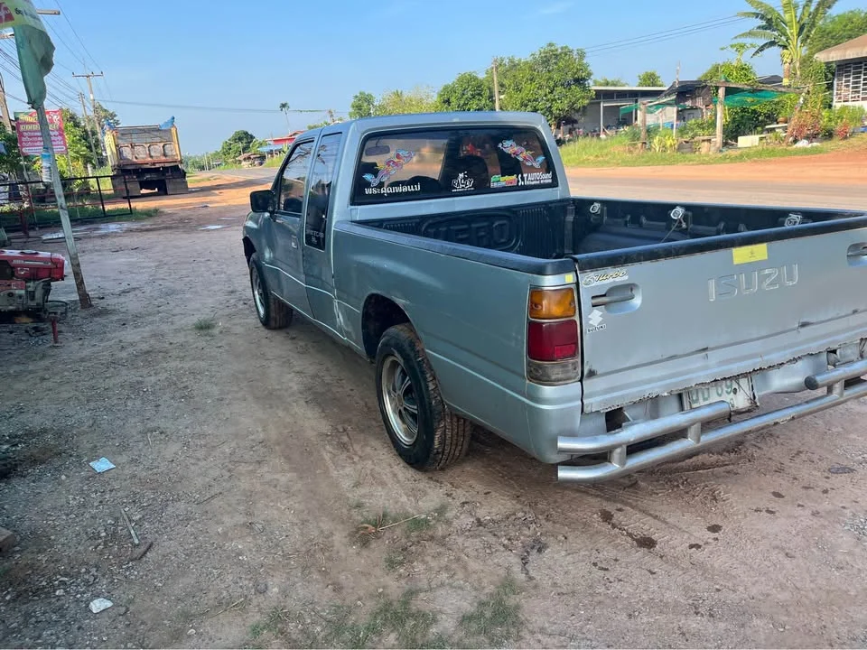 2004 Isuzu TFR III 3