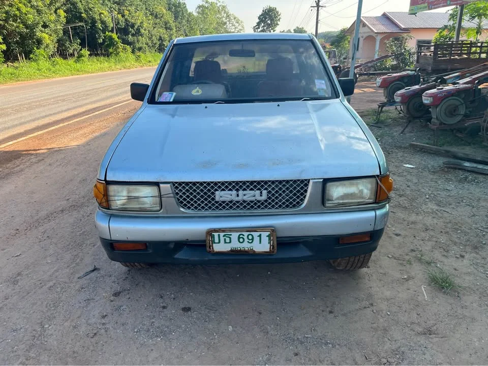 2004 Isuzu TFR III 2