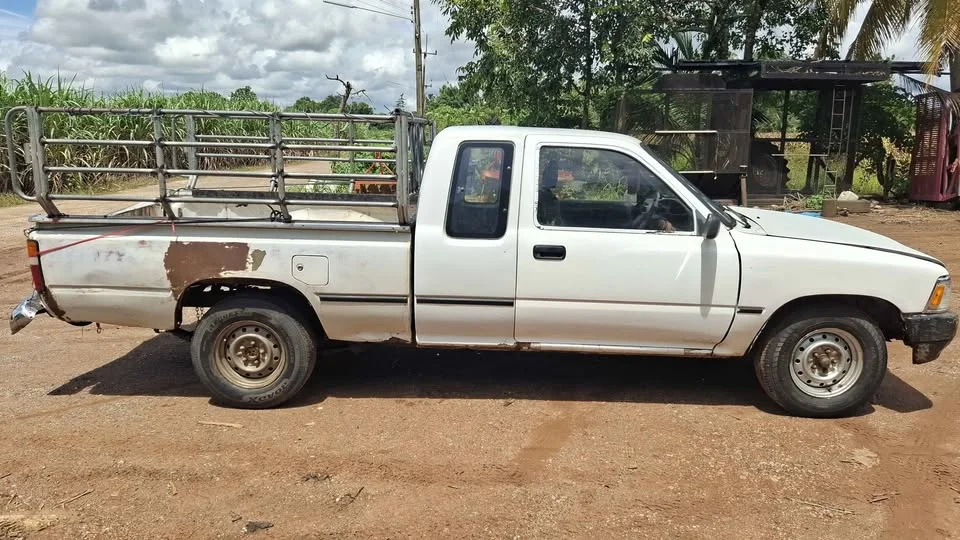 2005 Toyota Hilux Mighty-X V 2