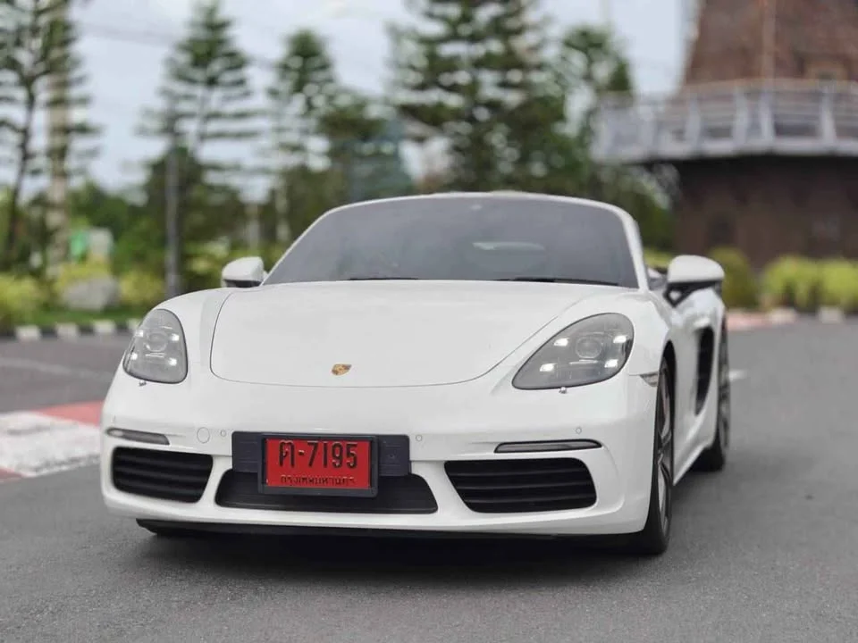 2016 Porsche 718 Boxster and Cayman IV 3