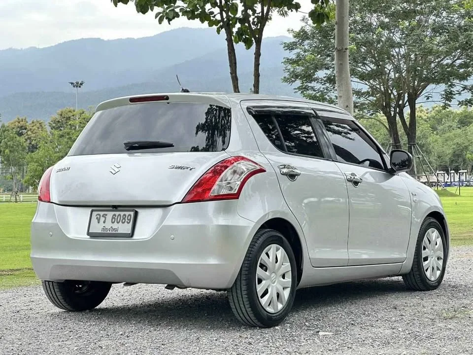 2013 Suzuki Swift II 3