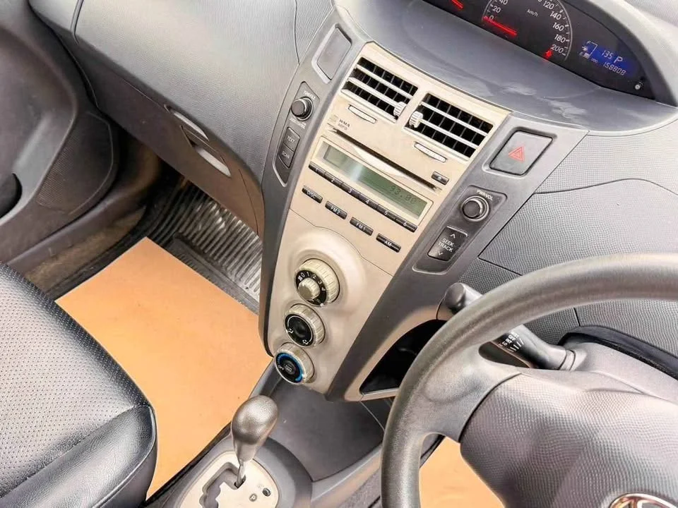 2007 Toyota Yaris II 2