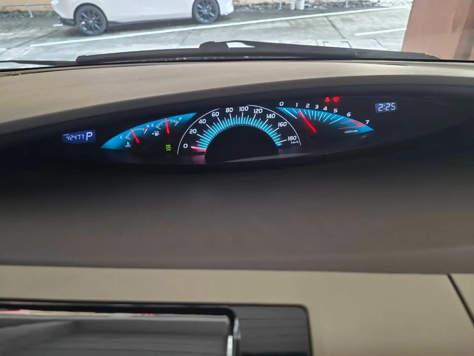 2013 Toyota Estima III 2