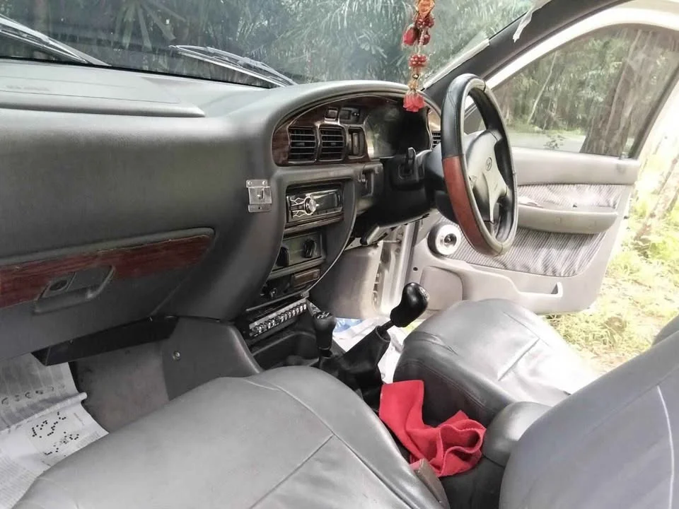2001 Mazda 2500 Fighter V 3
