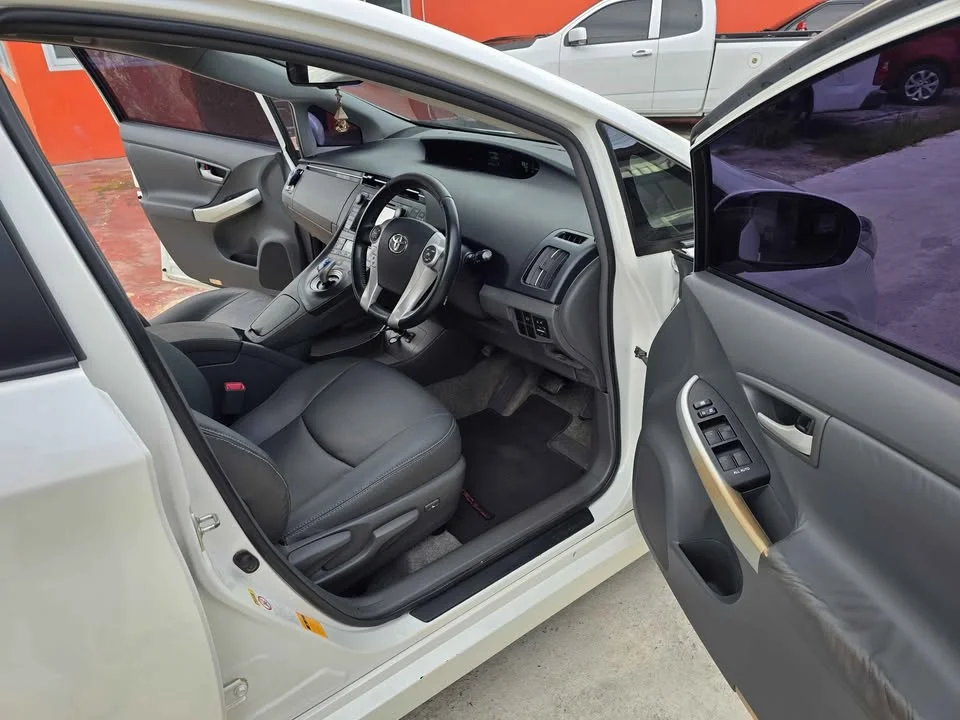 2011 Toyota Prius III 2
