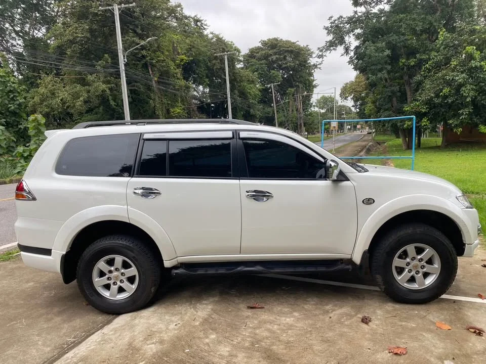 2010 Mitsubishi Pajero Sport II 2