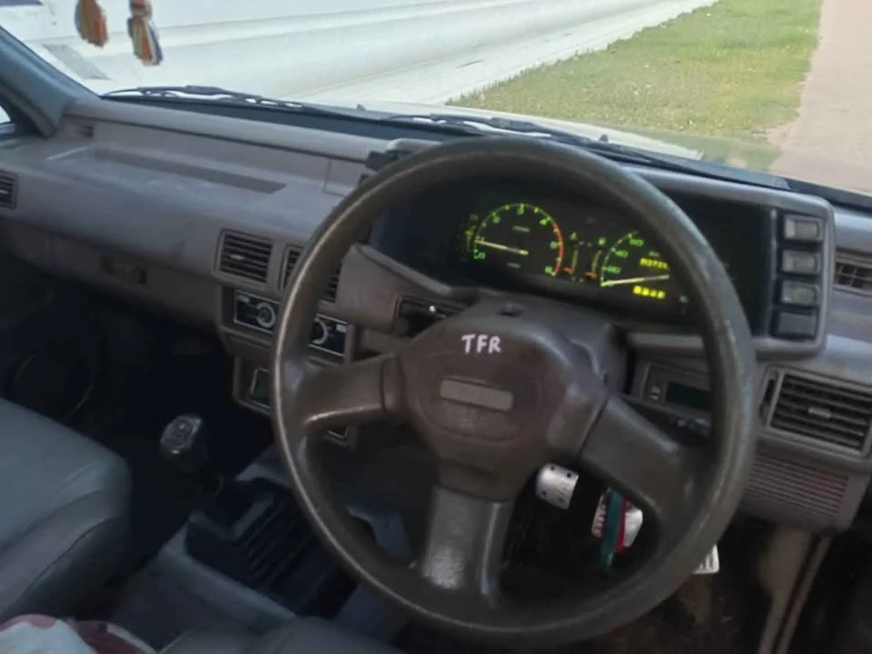 1990 Isuzu TFR III 3