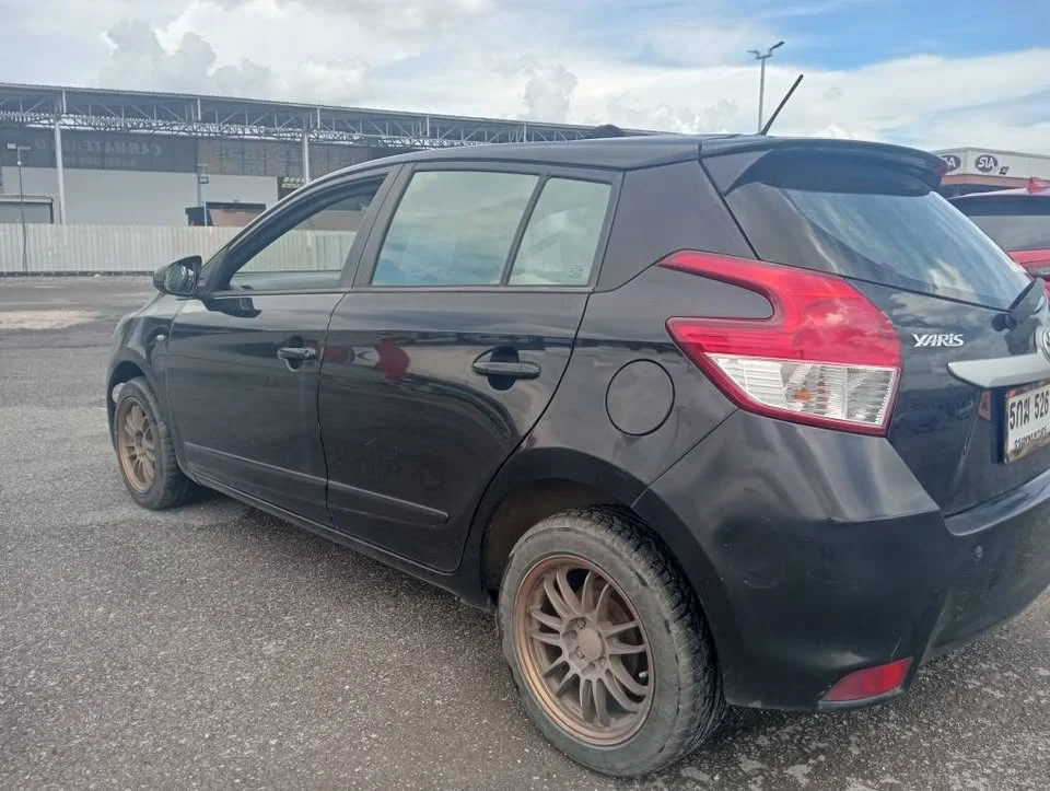 2015 Toyota Yaris III 2