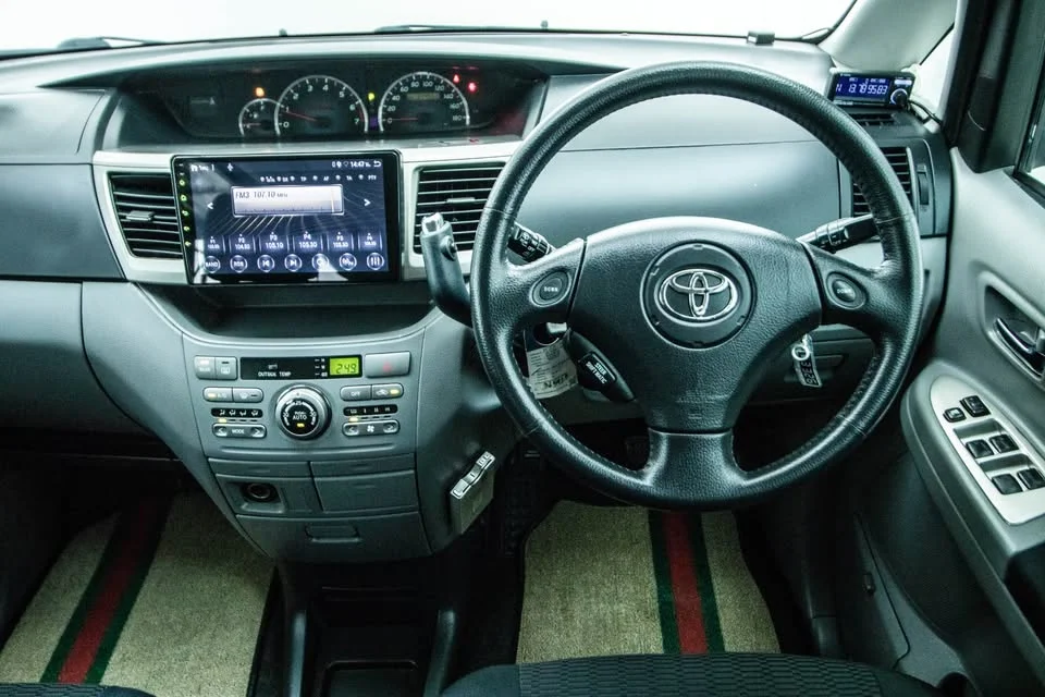 2017 Toyota Voxy I 3