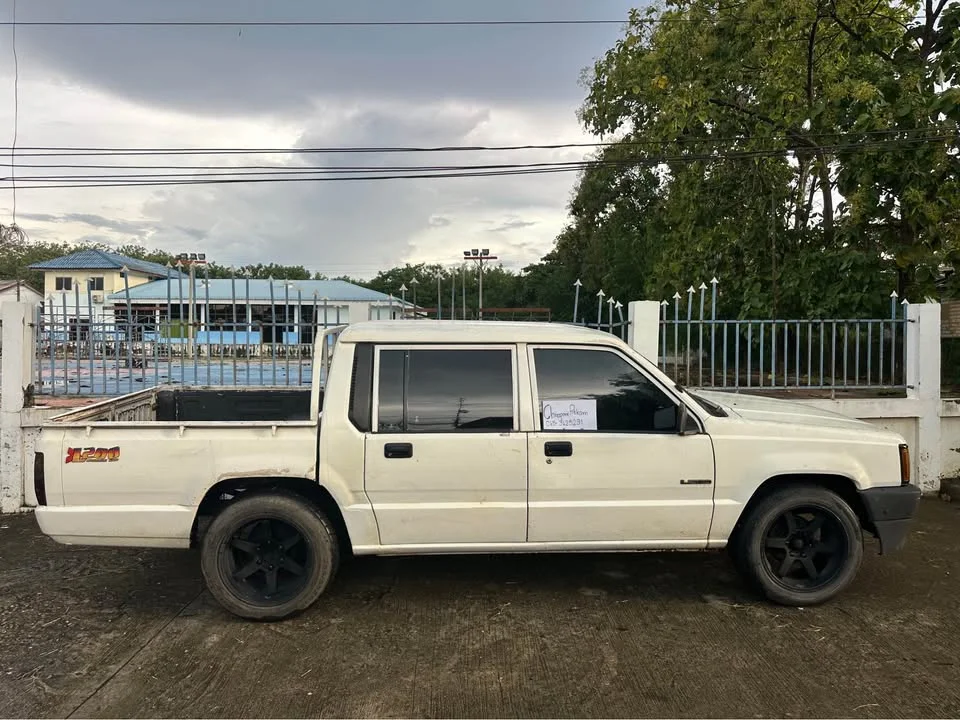 1997 Mitsubishi Triton II 3