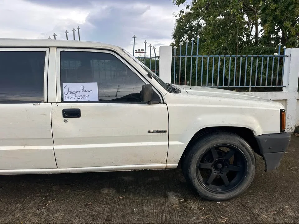 1997 Mitsubishi Triton II 2