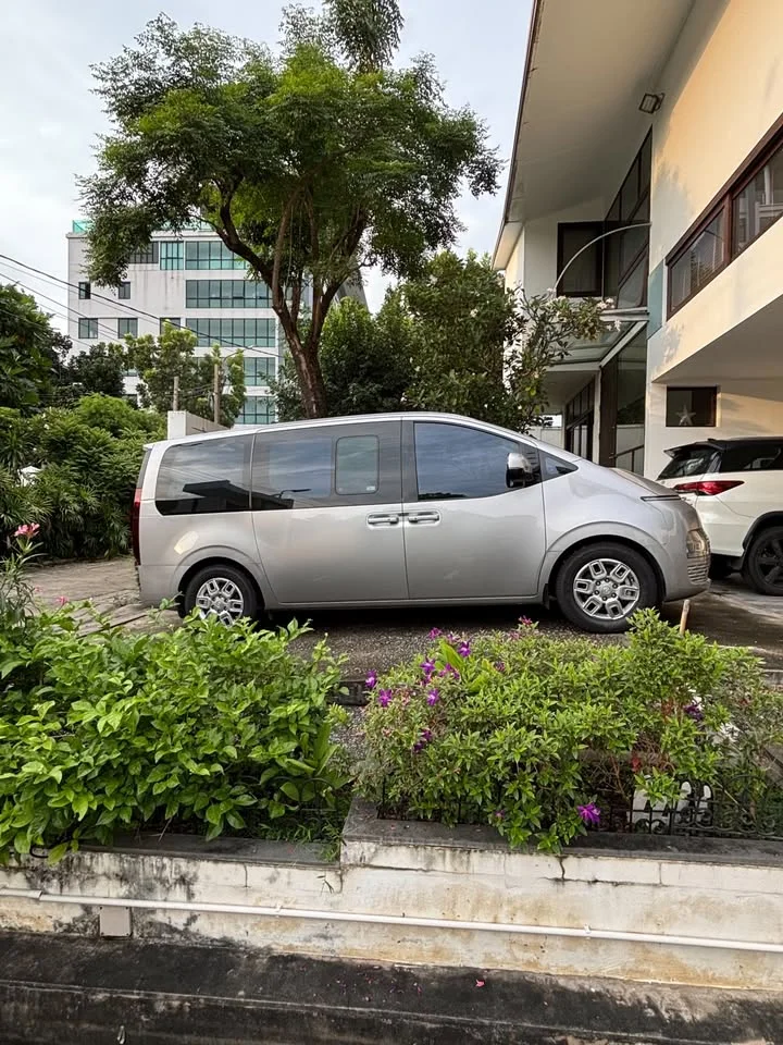 2023 Hyundai Staria US4 3