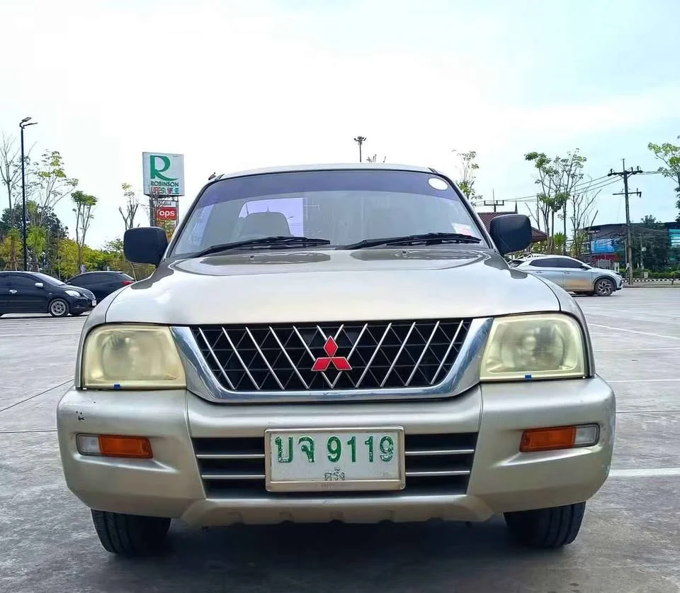 2002 Mitsubishi Strada III 2