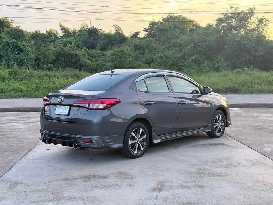 2017 Toyota Yaris ATIV III 2