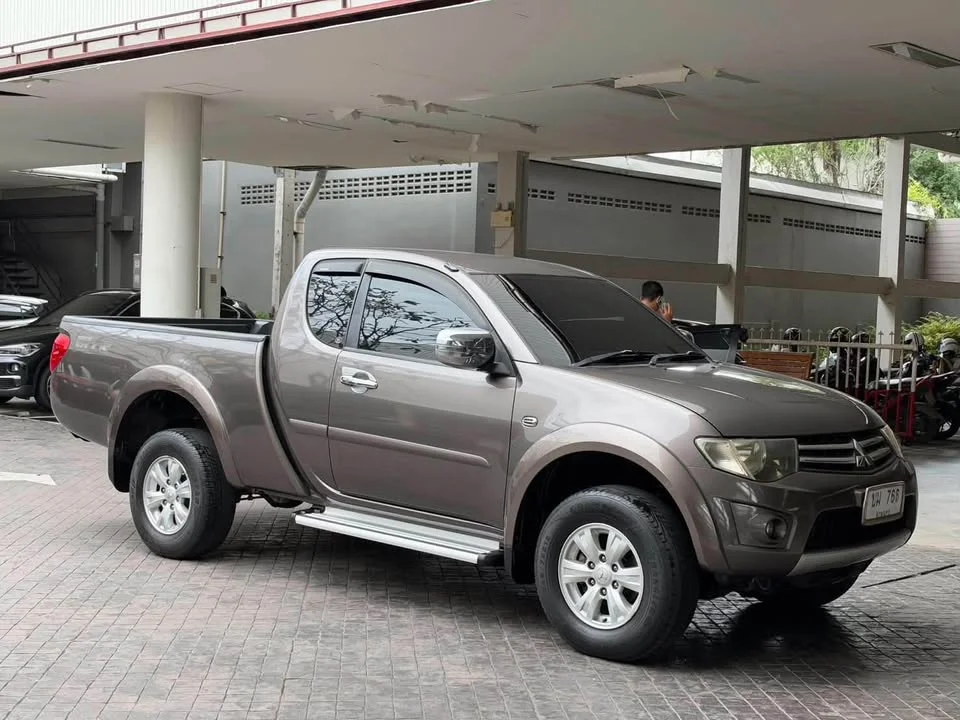 2013 Mitsubishi Triton IV 3