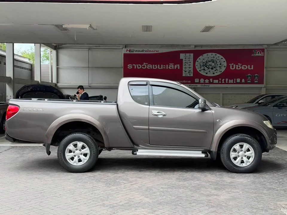 2013 Mitsubishi Triton IV 2