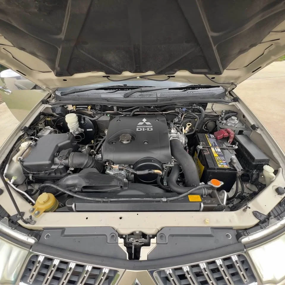 2010 Mitsubishi Pajero Sport II 2