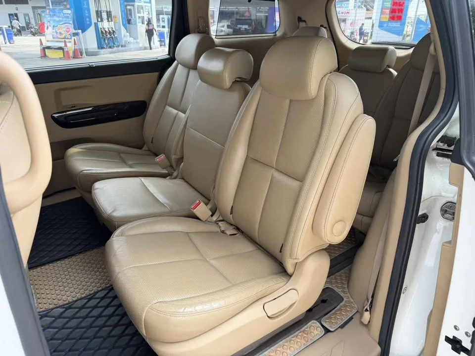 2015 Kia Carnival III 2
