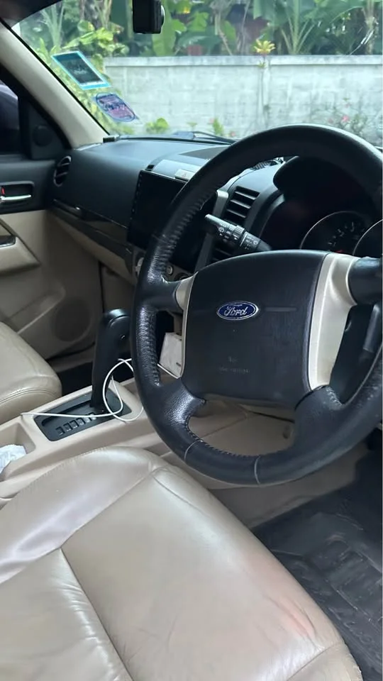 2010 Ford Everest I 2