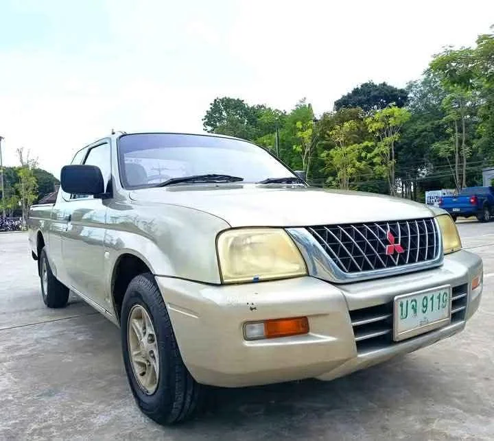 2002 Mitsubishi Strada III 2