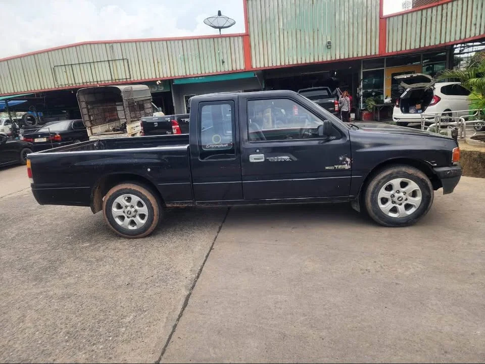 1999 Isuzu TFR III 2
