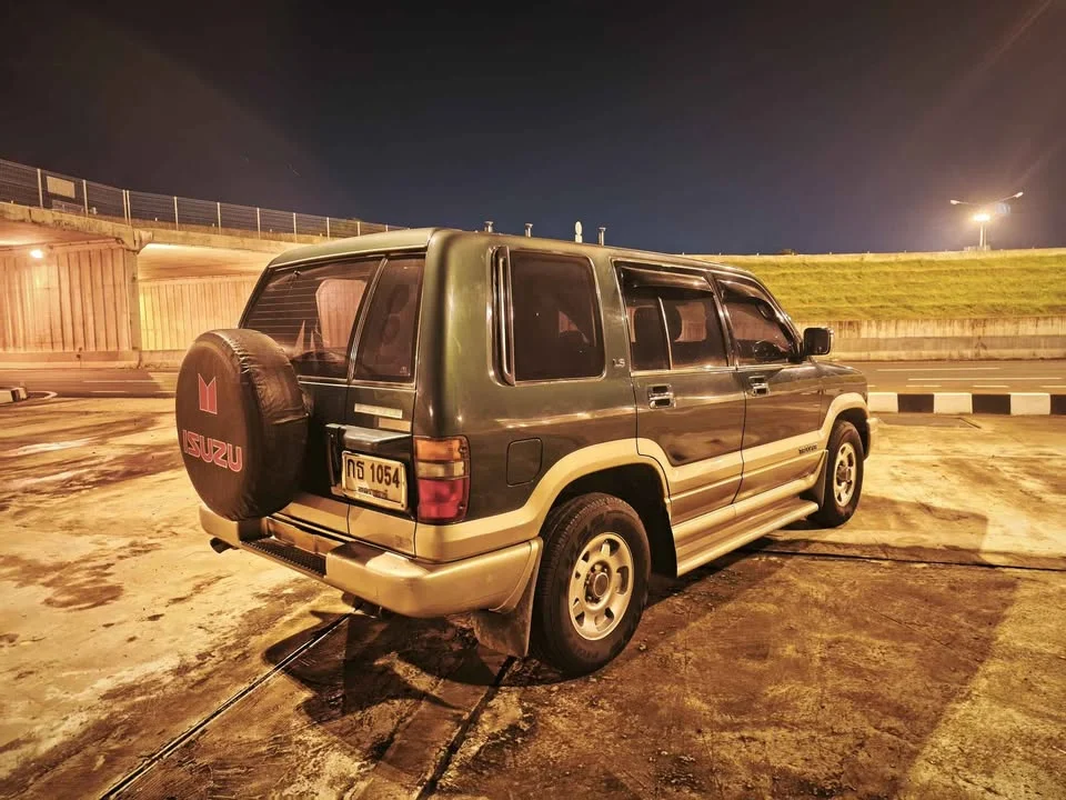 1998 Isuzu Trooper II 3