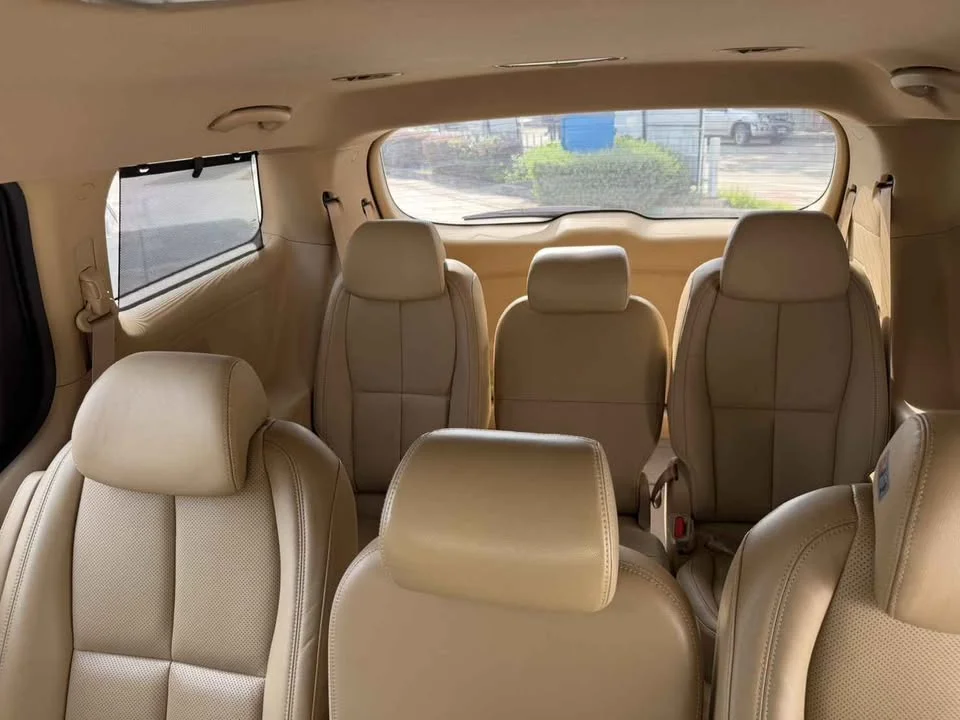 2015 Kia Carnival III 3
