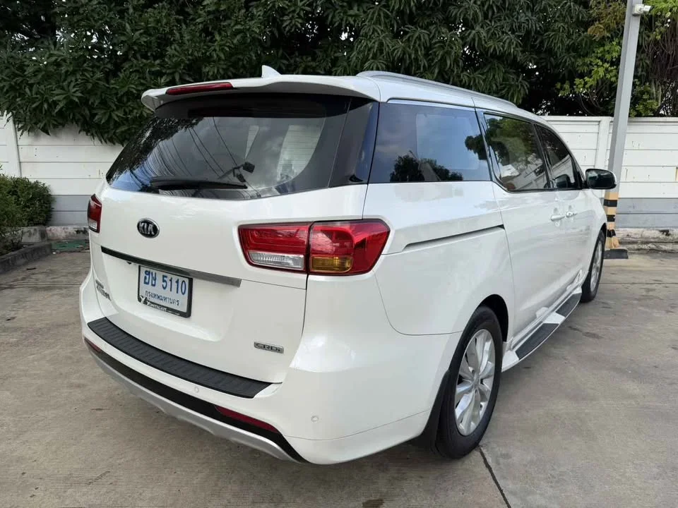 2015 Kia Carnival III 2