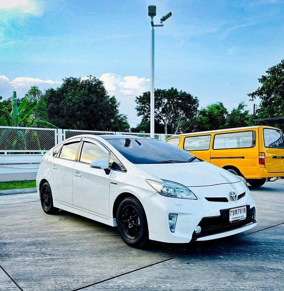 2012 Toyota Prius III 2
