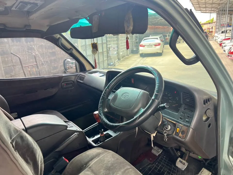 2005 Toyota Commuter IV (H100) 2
