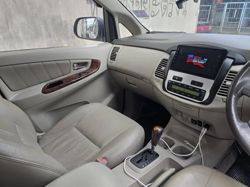 2012 Toyota Innova I 2