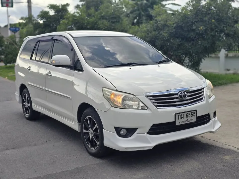 2012 Toyota Innova I 3