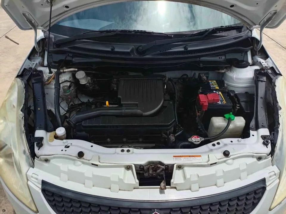 2012 Suzuki Swift II 3
