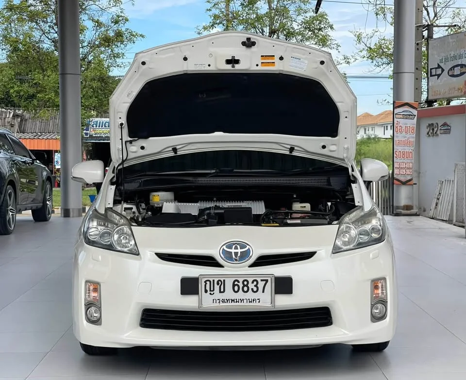 2017 Toyota Prius III 2