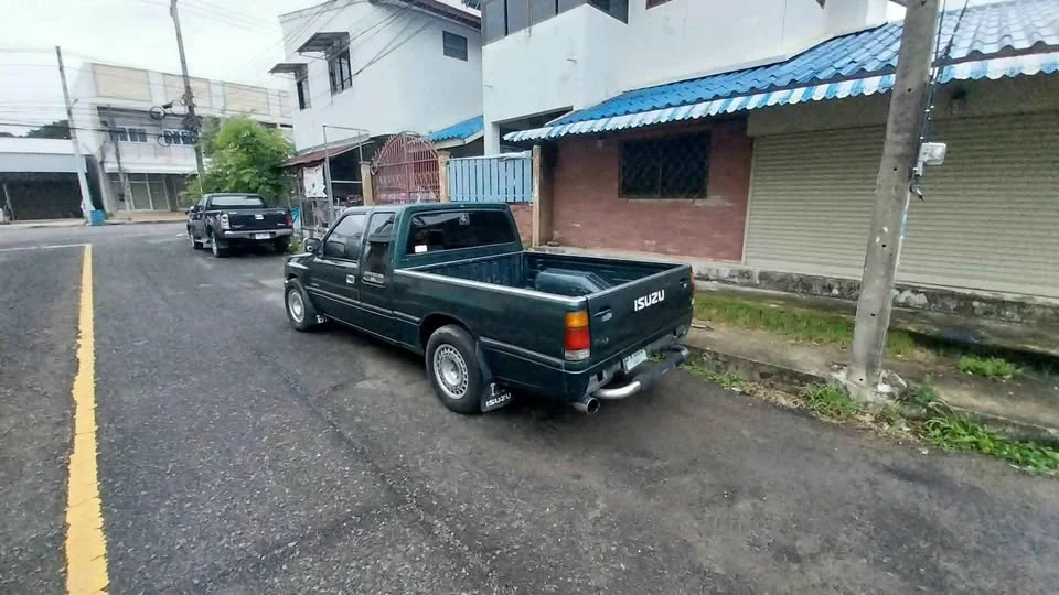 1994 Isuzu TFR III 2