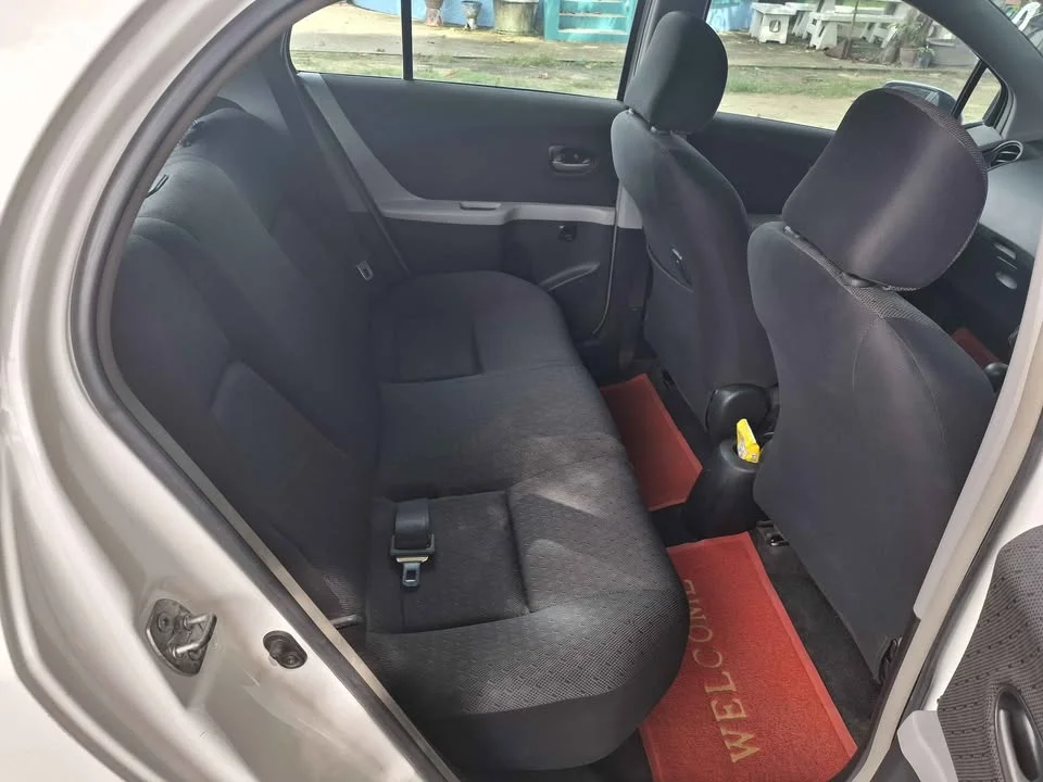 2013 Toyota Yaris II 2