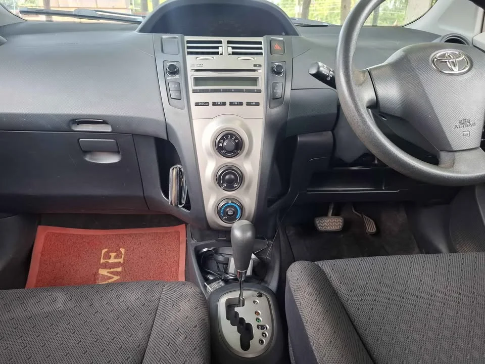2013 Toyota Yaris II 3