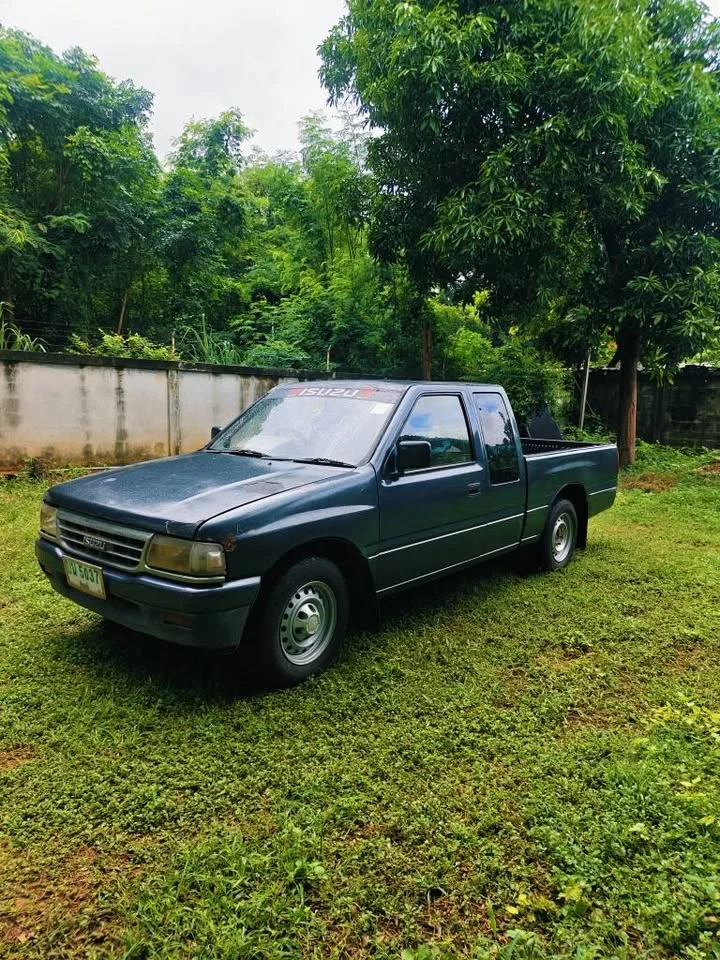 1996 Isuzu TFR III 2