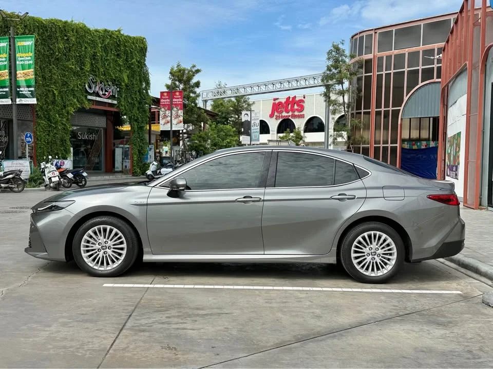 2025 Toyota Camry VIII (XV70) 3