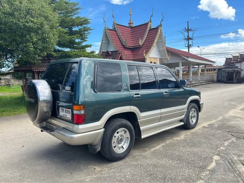1998 Isuzu Trooper II 3