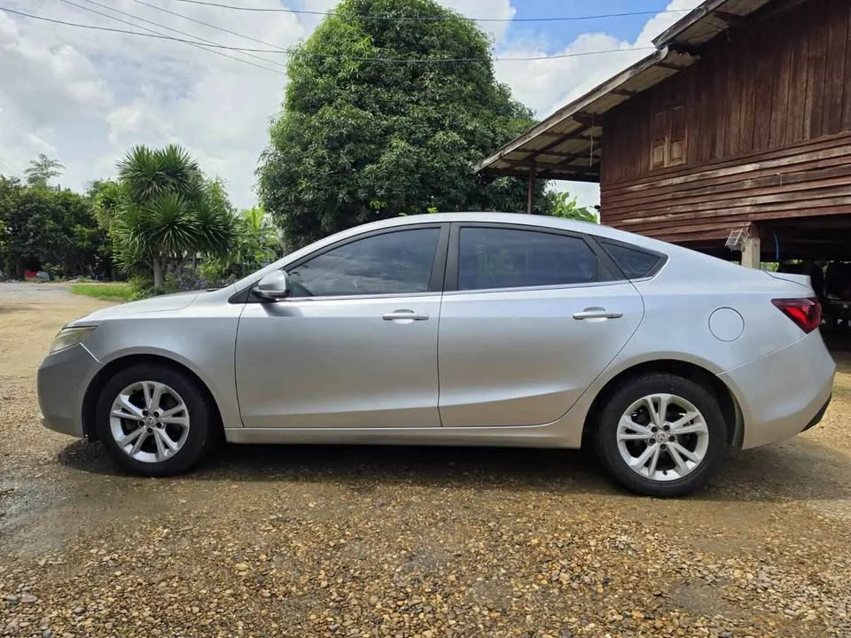 2017 MG 5 I  3