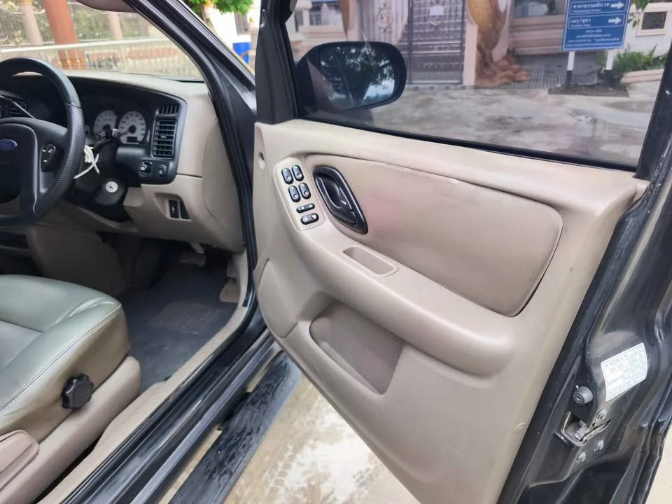 2005 Ford Escape I 3
