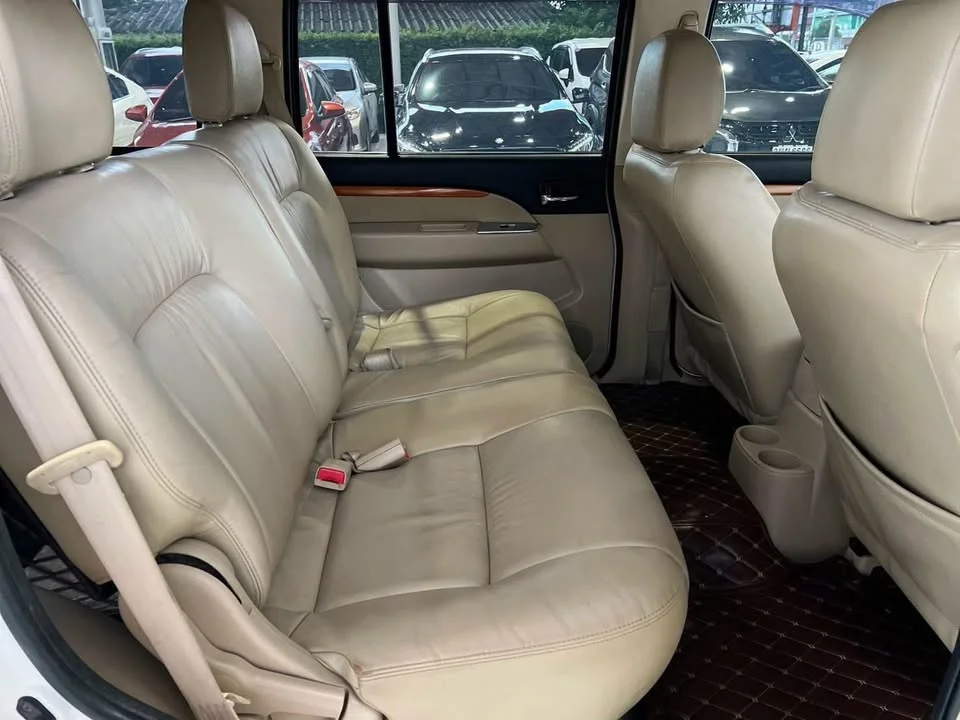 2011 Ford Everest I 2